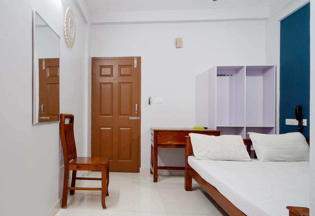 Hotel Reach Residency Kochi Exterior foto