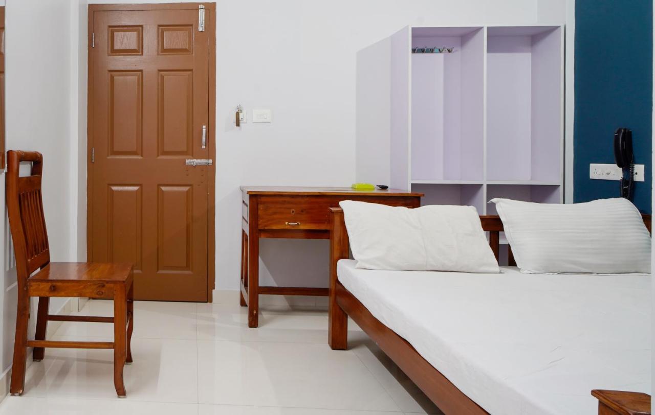 Hotel Reach Residency Kochi Exterior foto