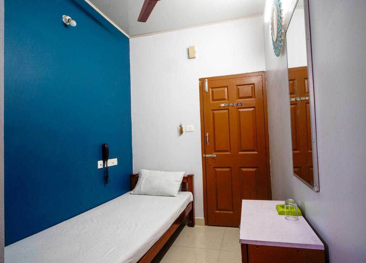 Hotel Reach Residency Kochi Exterior foto