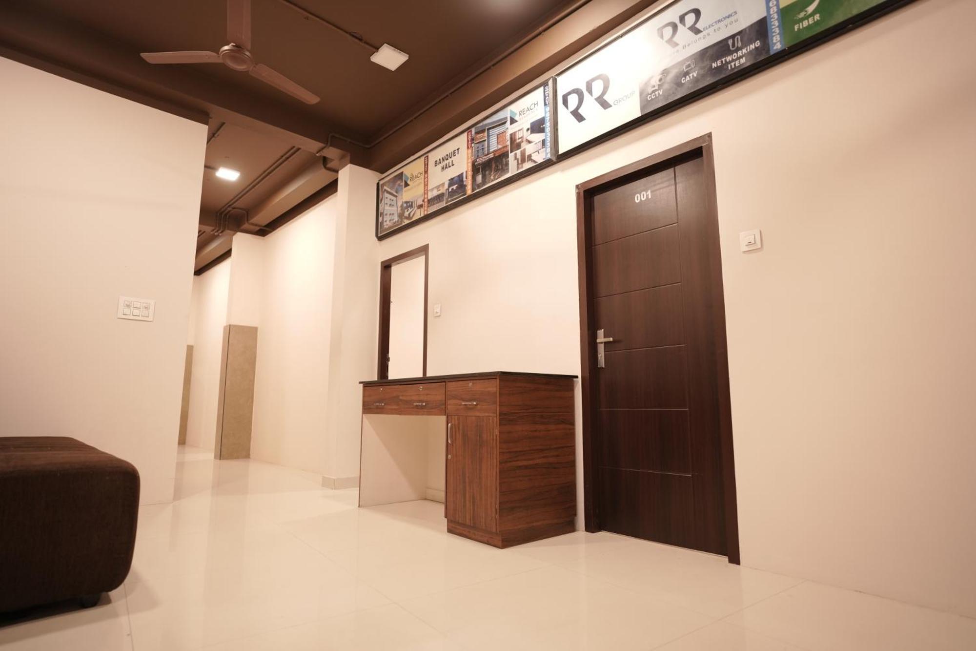 Hotel Reach Residency Kochi Exterior foto