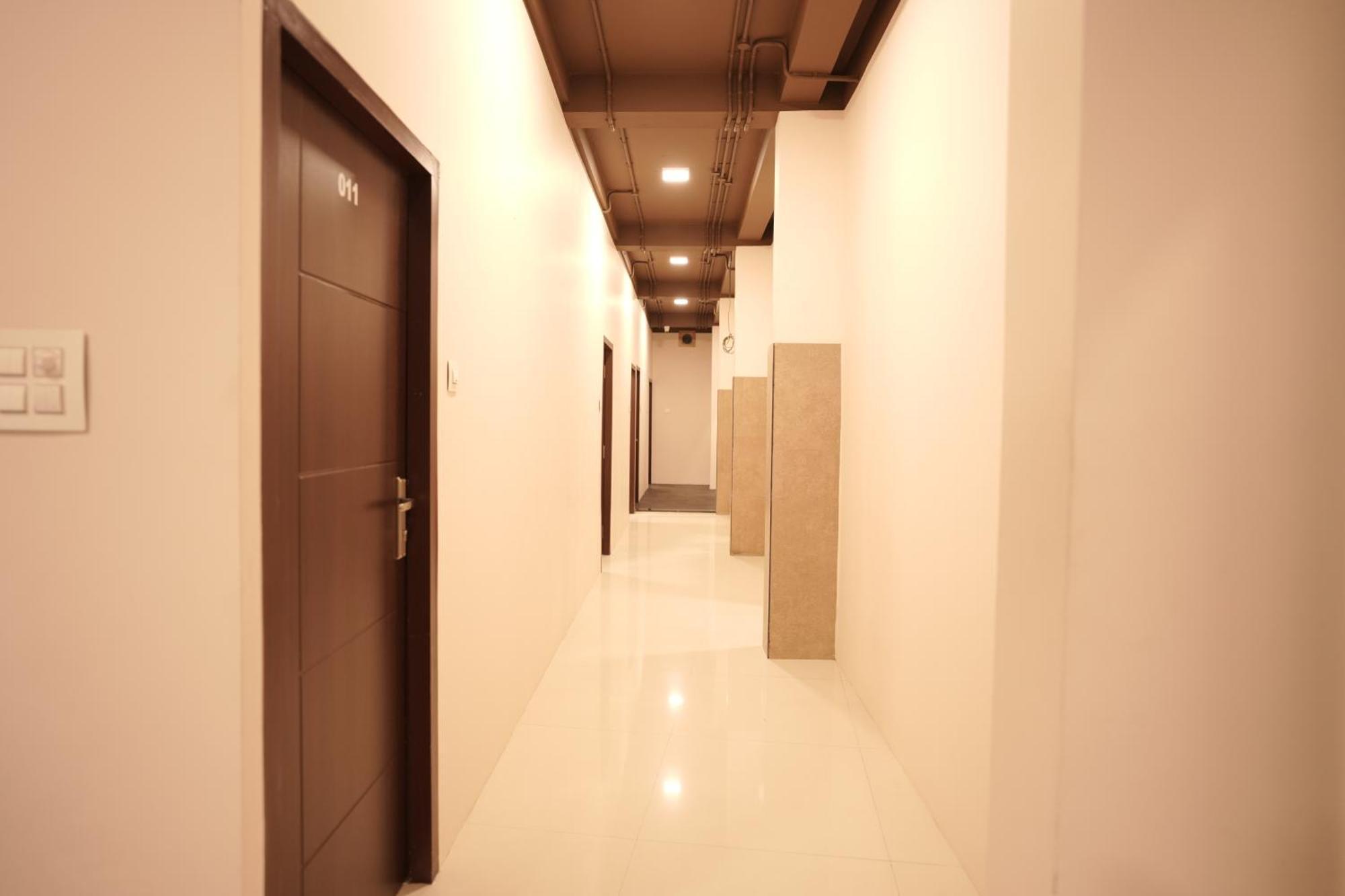 Hotel Reach Residency Kochi Exterior foto